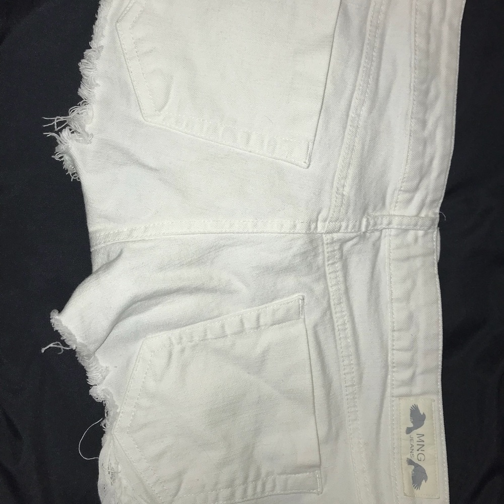 WHITE JEANS SHORTS
